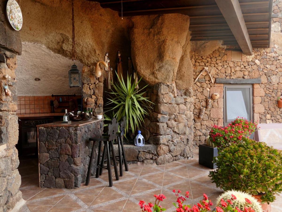 Castillo Lanzarote Villa Sophie - Luxury Villa -Sleep In A Volcanic Cave With Heated Pool Tías Εξωτερικό φωτογραφία