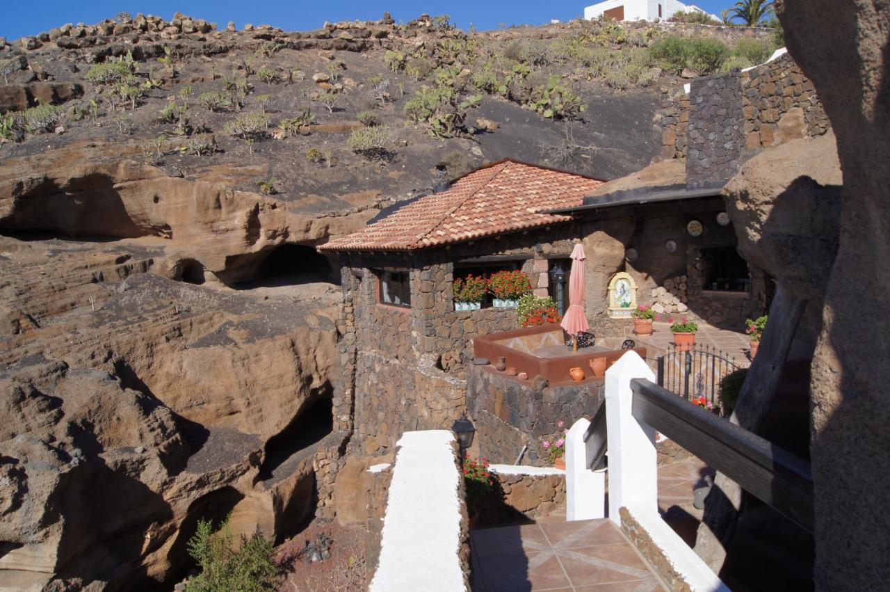 Castillo Lanzarote Villa Sophie - Luxury Villa -Sleep In A Volcanic Cave With Heated Pool Tías Εξωτερικό φωτογραφία