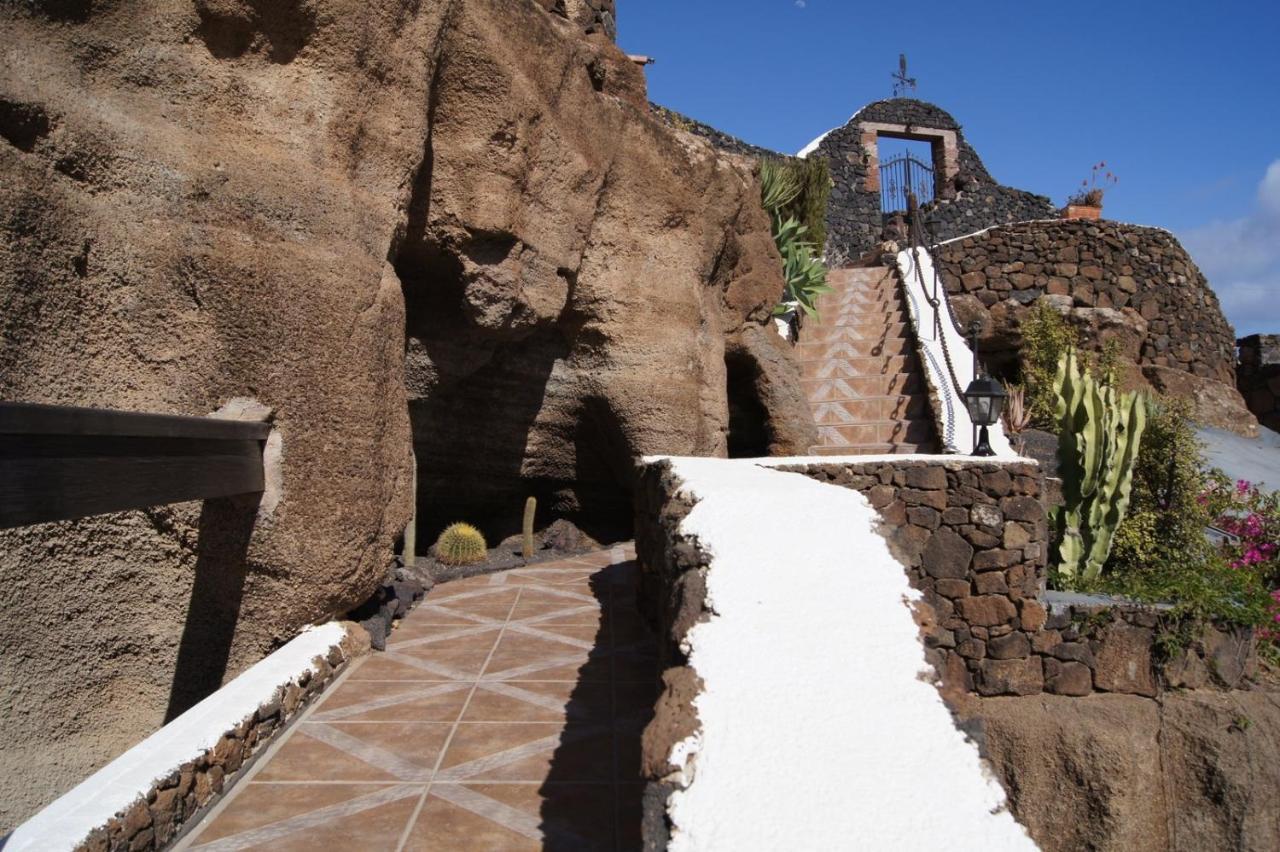 Castillo Lanzarote Villa Sophie - Luxury Villa -Sleep In A Volcanic Cave With Heated Pool Tías Εξωτερικό φωτογραφία