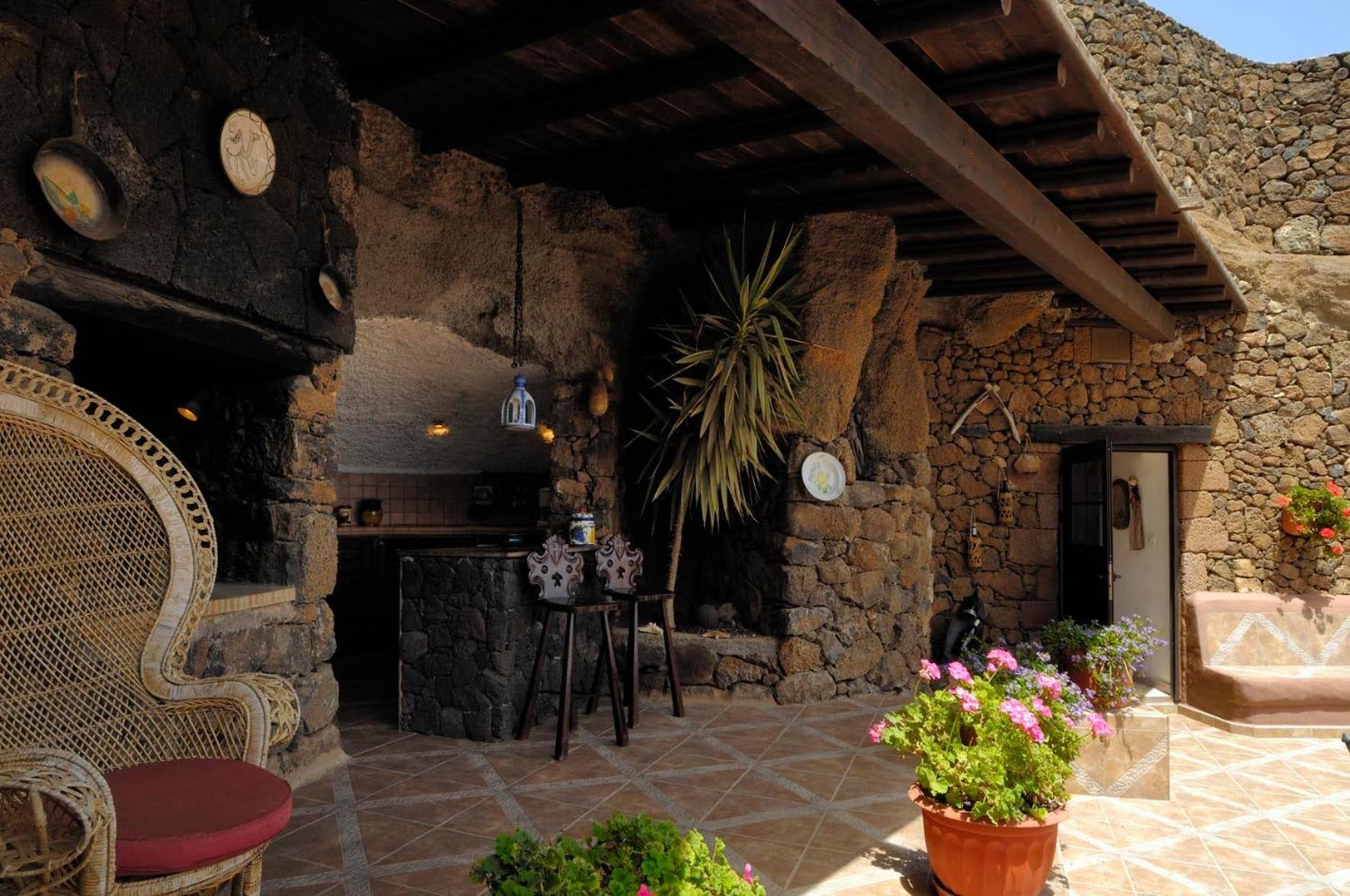Castillo Lanzarote Villa Sophie - Luxury Villa -Sleep In A Volcanic Cave With Heated Pool Tías Εξωτερικό φωτογραφία