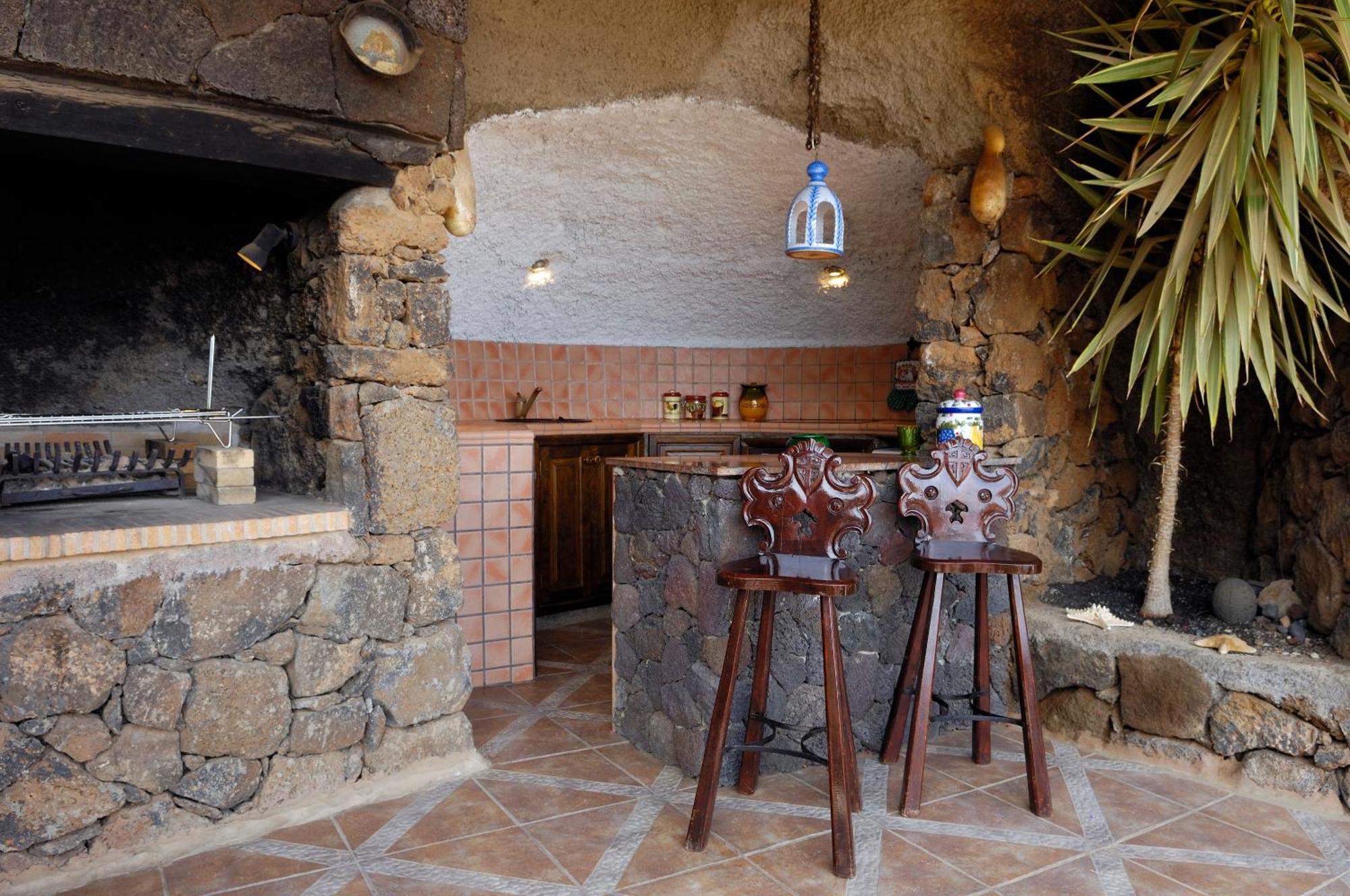 Castillo Lanzarote Villa Sophie - Luxury Villa -Sleep In A Volcanic Cave With Heated Pool Tías Εξωτερικό φωτογραφία
