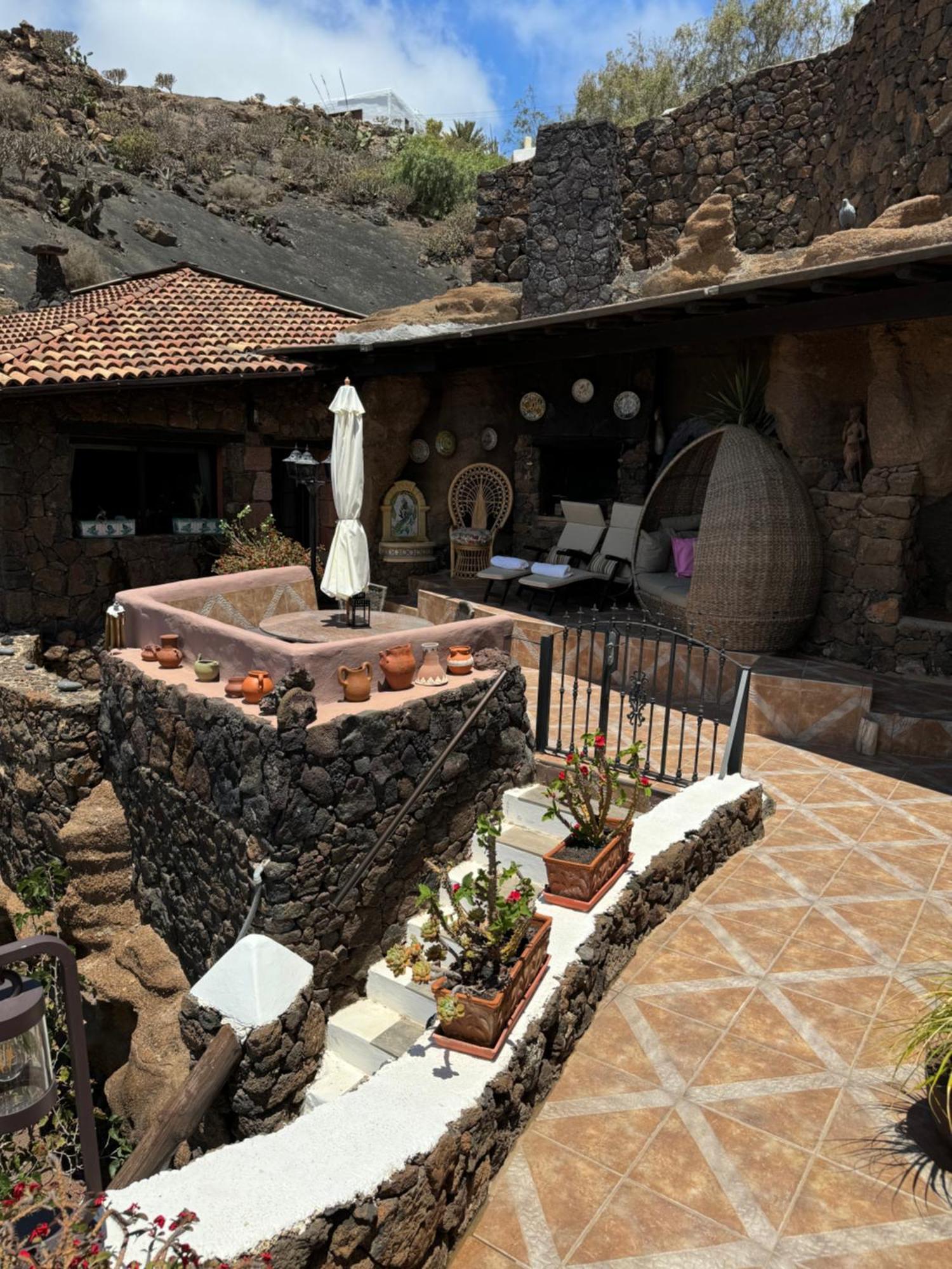 Castillo Lanzarote Villa Sophie - Luxury Villa -Sleep In A Volcanic Cave With Heated Pool Tías Εξωτερικό φωτογραφία
