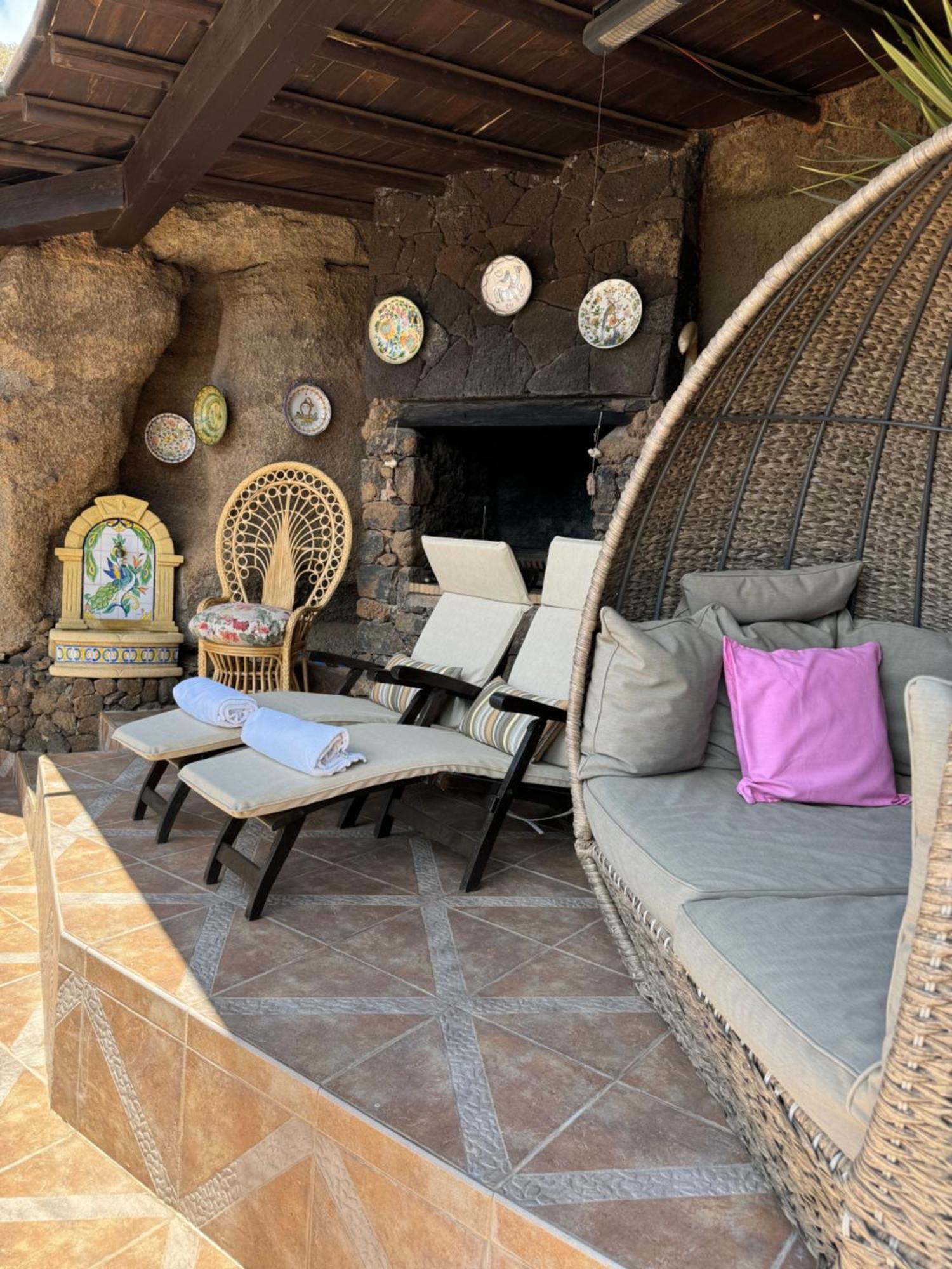 Castillo Lanzarote Villa Sophie - Luxury Villa -Sleep In A Volcanic Cave With Heated Pool Tías Εξωτερικό φωτογραφία