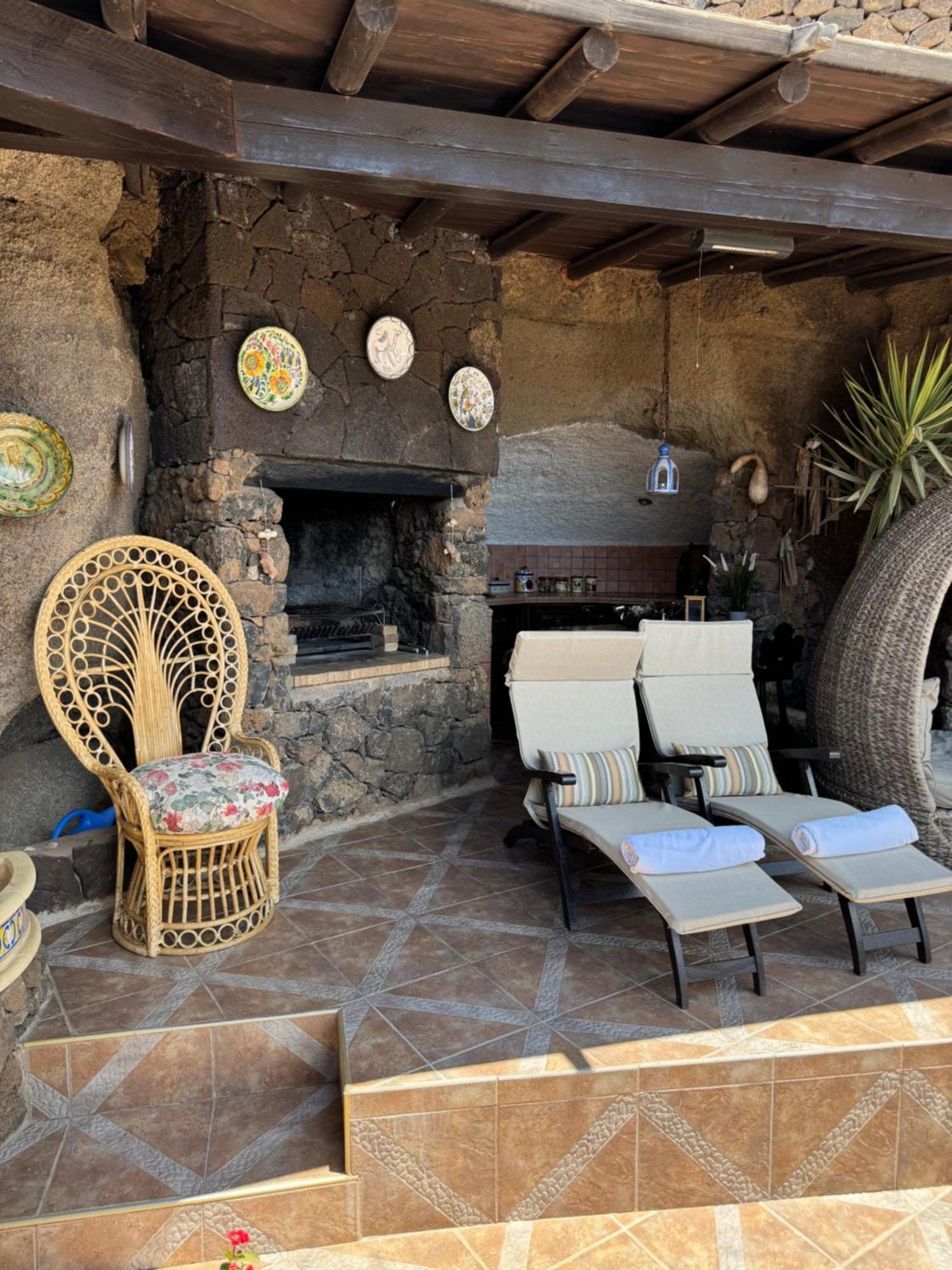 Castillo Lanzarote Villa Sophie - Luxury Villa -Sleep In A Volcanic Cave With Heated Pool Tías Εξωτερικό φωτογραφία